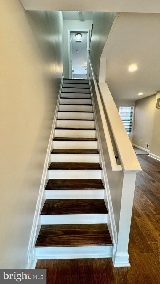 2705 E Biddle St - Photo 4 of 12