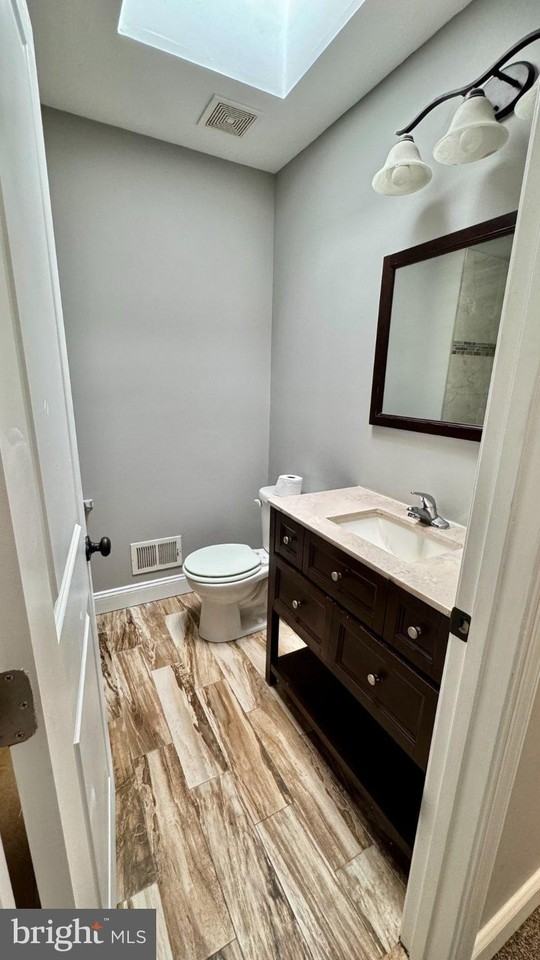 2705 E Biddle St - Photo 6 of 12