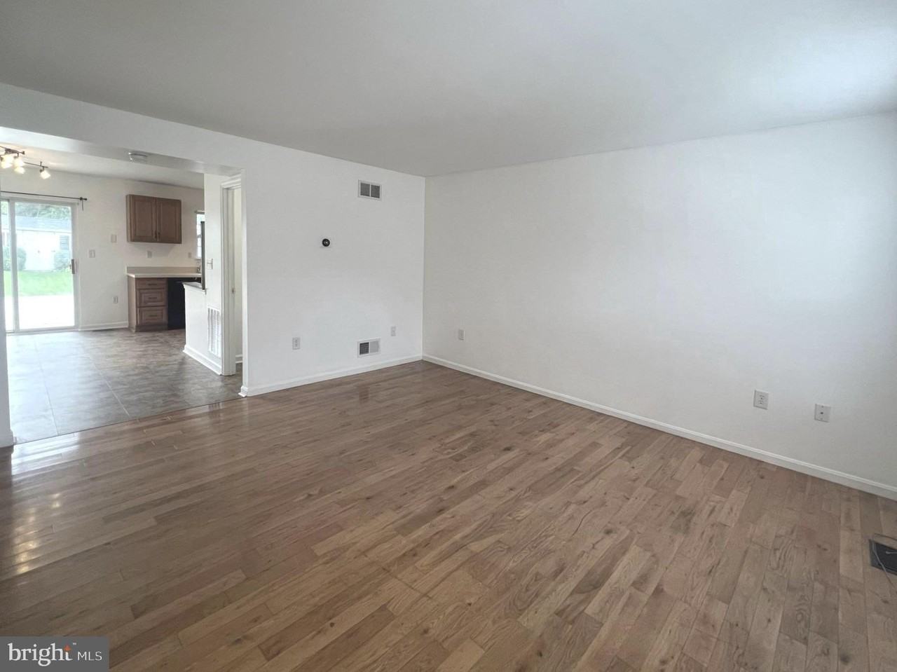 513 Willow Ave - Photo 3 of 18