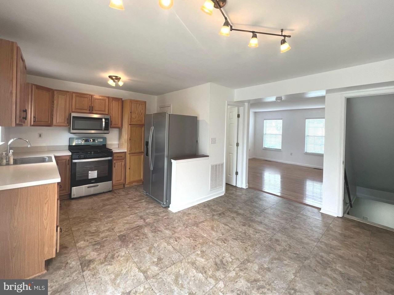 513 Willow Ave - Photo 5 of 18