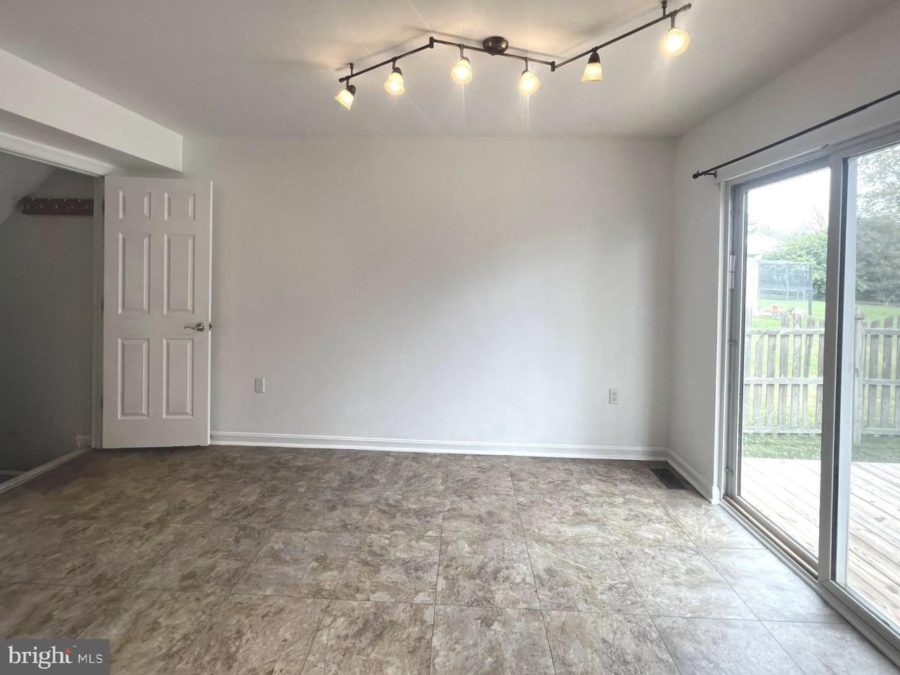 513 Willow Ave - Photo 6 of 18