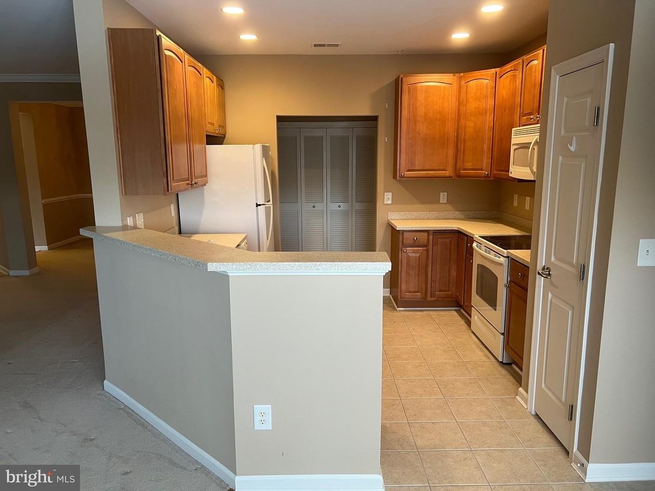 812 Long Dr #812F - Photo 3 of 16