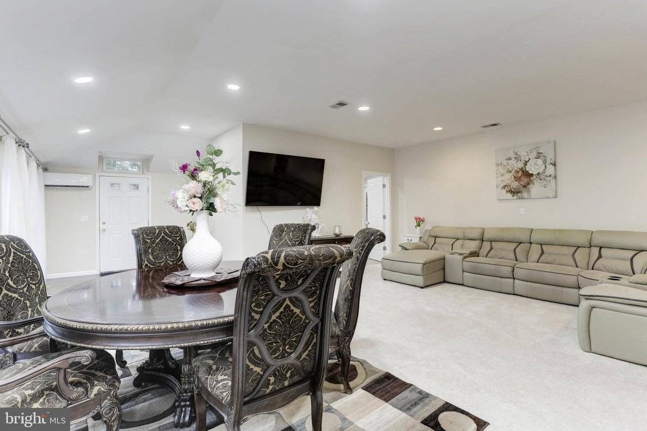 7465 Browns Bridge Rd - Photo 2 of 37