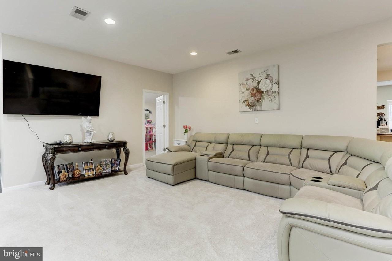 7465 Browns Bridge Rd - Photo 3 of 37