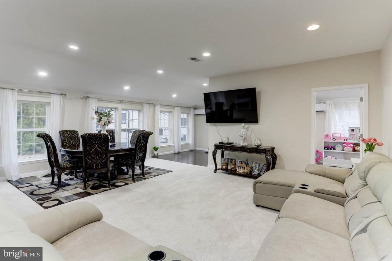 7465 Browns Bridge Rd - Photo 4 of 37