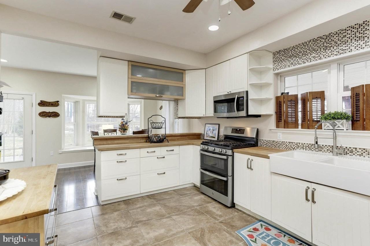 7465 Browns Bridge Rd - Photo 6 of 37