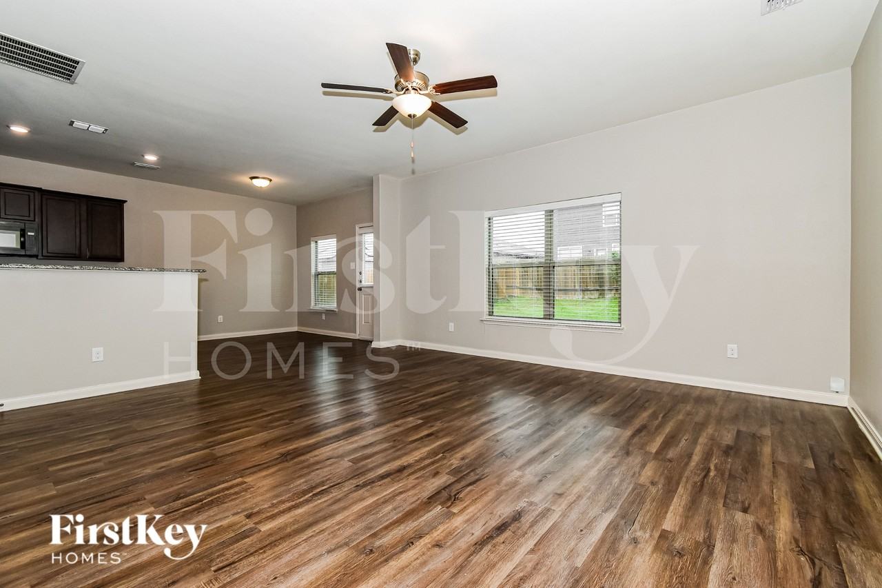 14267 Chaps Dr - Photo 2 of 20