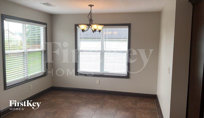 660 Superior Ln - Photo 3 of 11