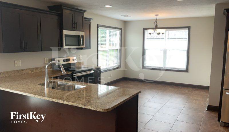 660 Superior Ln - Photo 4 of 11