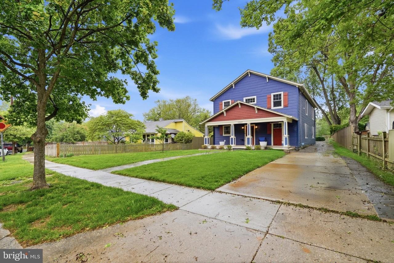 1227 Clagett Dr - Photo 3 of 46