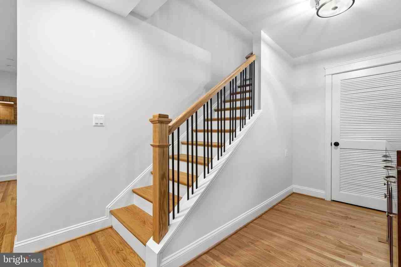 1227 Clagett Dr - Photo 7 of 46