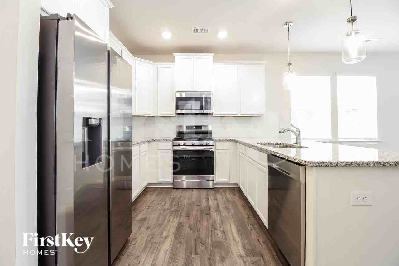 1205 Mission Hill Ln - Photo 4 of 16