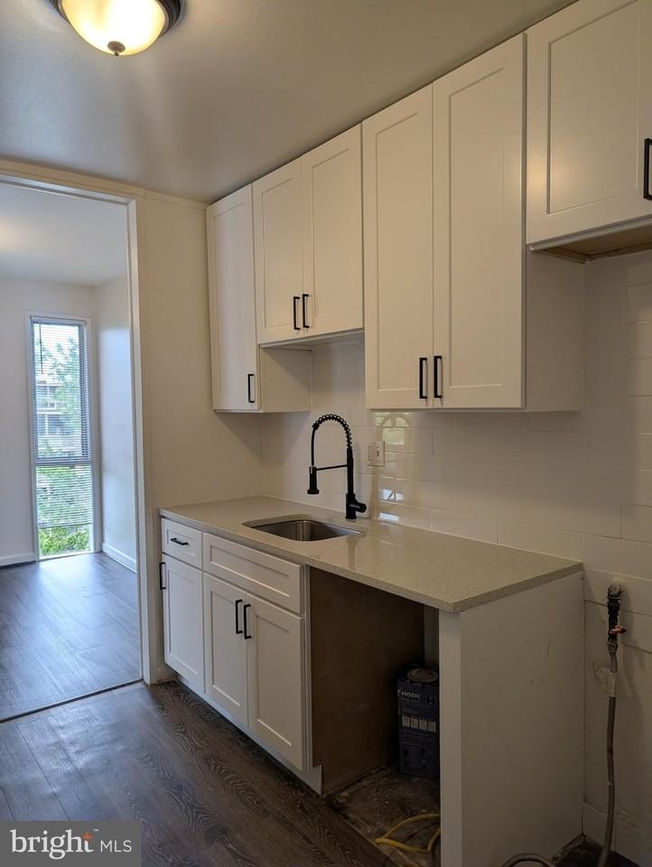 7232 Donnell Pl #D7 - Photo 4 of 22