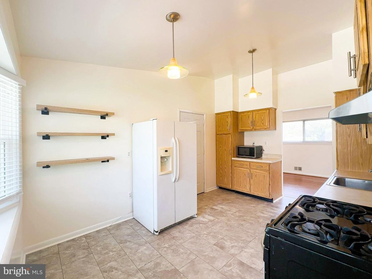 6631 Auburn Ave - Photo 4 of 34