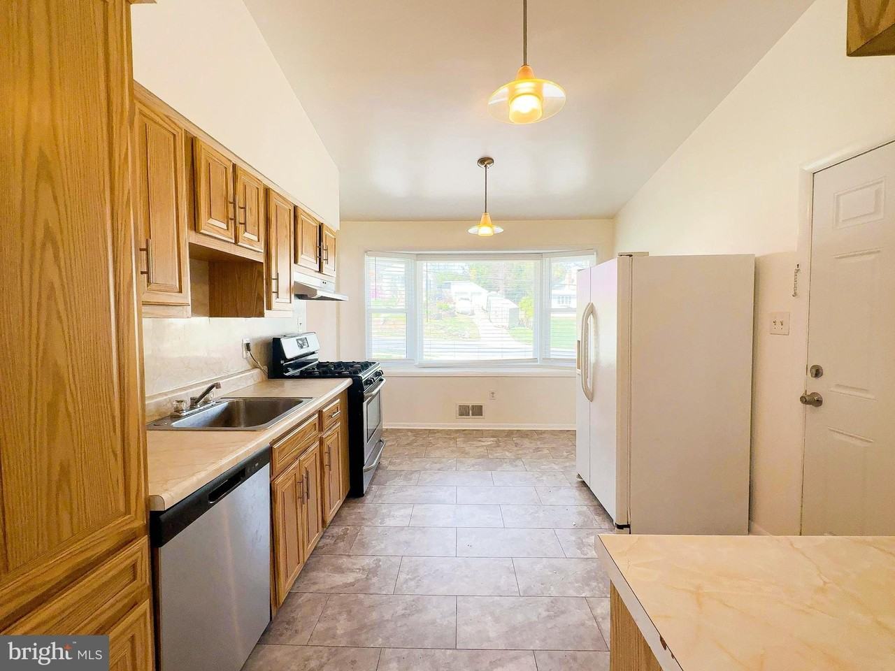 6631 Auburn Ave - Photo 5 of 34