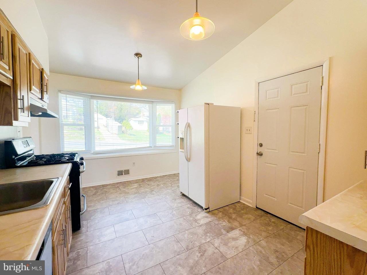 6631 Auburn Ave - Photo 7 of 34