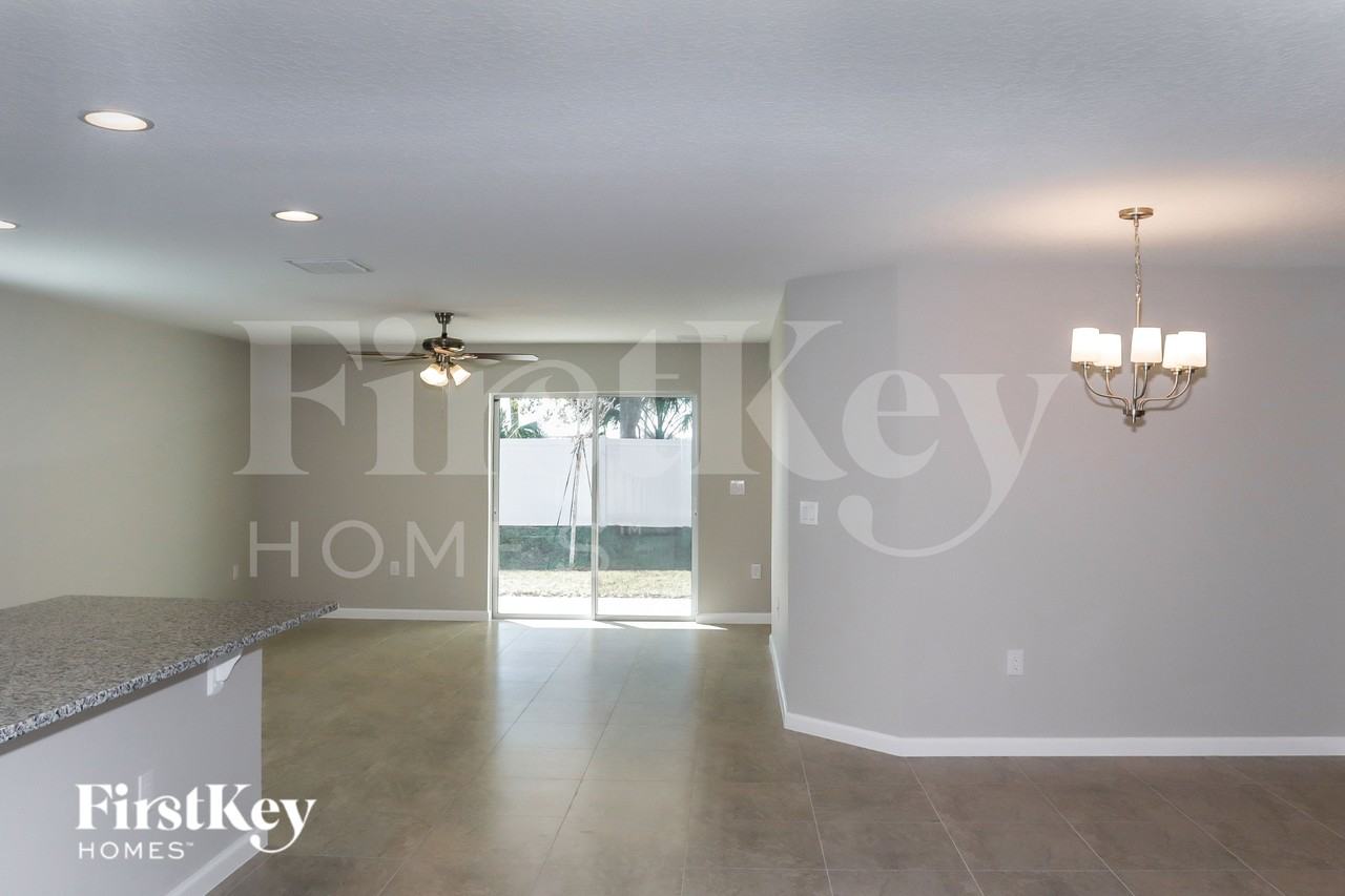 445 Earheart Dr - Photo 2 of 19