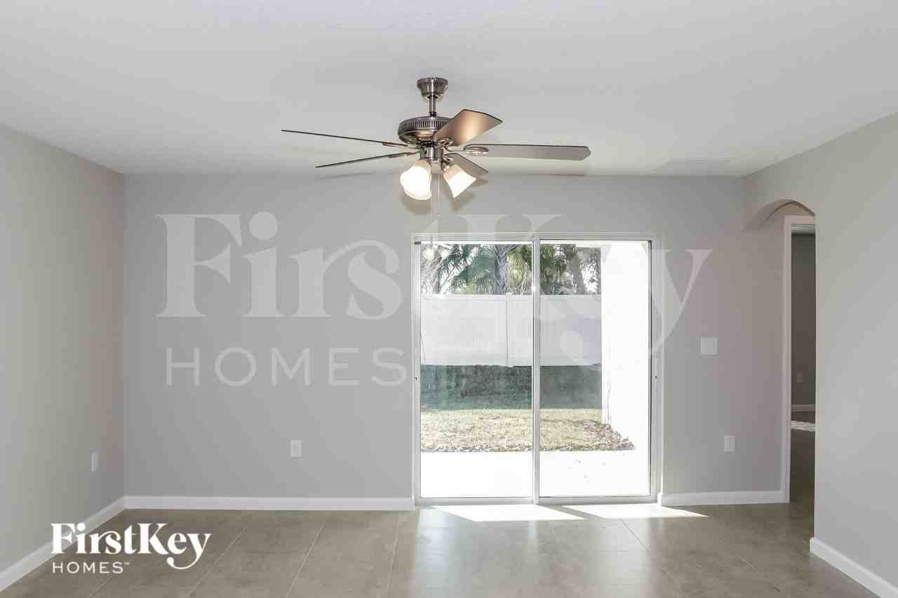 445 Earheart Dr - Photo 4 of 19