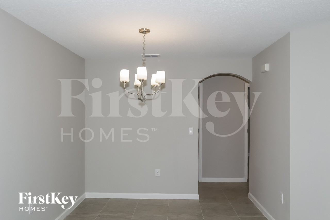 445 Earheart Dr - Photo 5 of 19