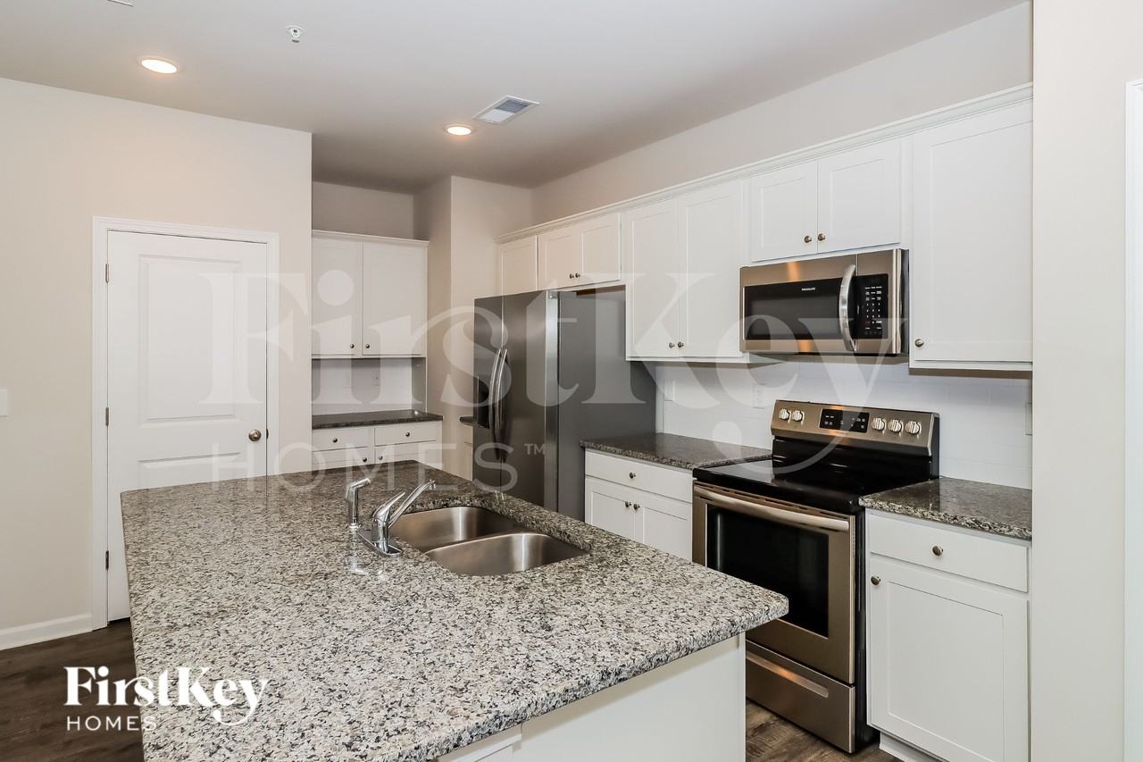 2092 Cypress Village Dr Nw - Photo 6 of 19