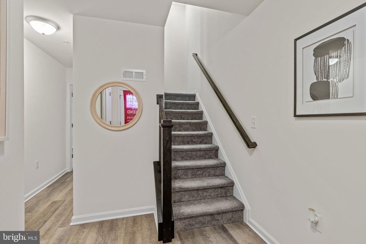 2027 Terrace View Ln - Photo 2 of 26