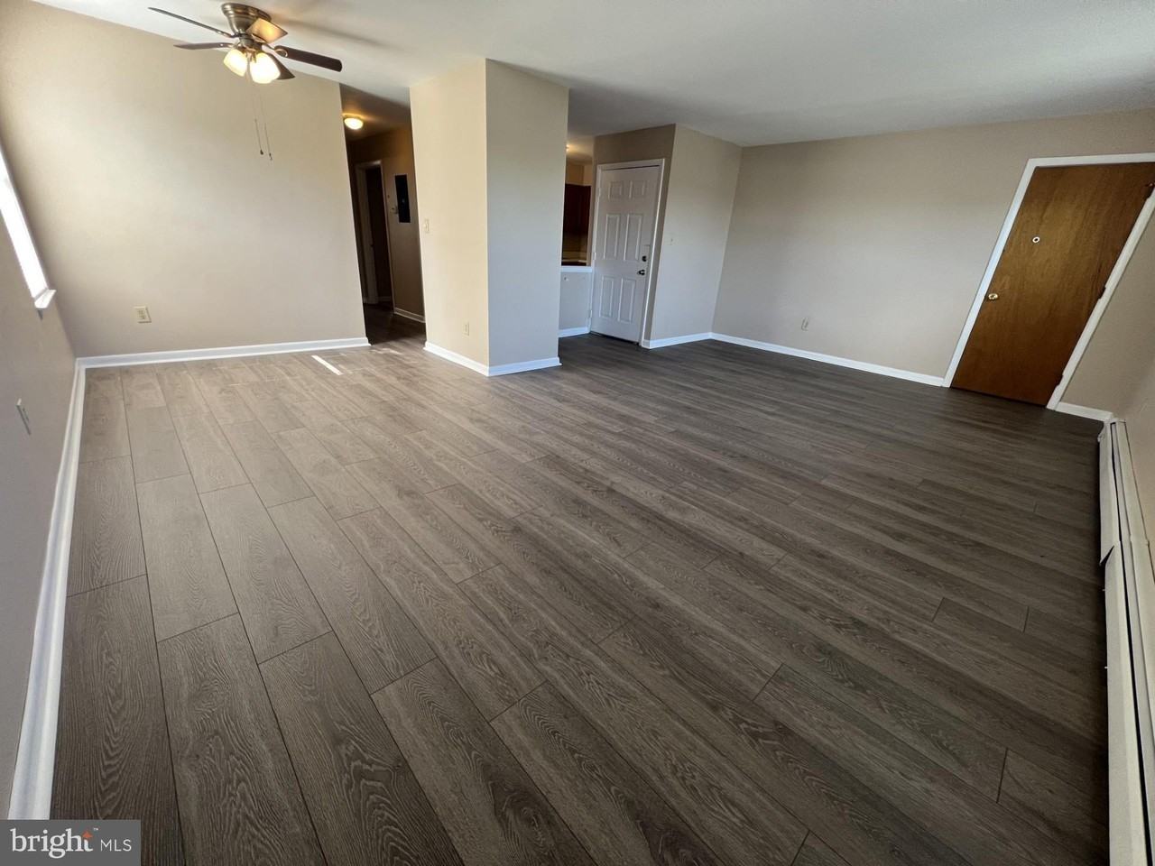 306 Walnut Court Way - Photo 2 of 11
