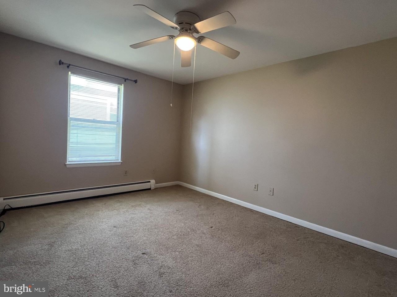 306 Walnut Court Way - Photo 5 of 11