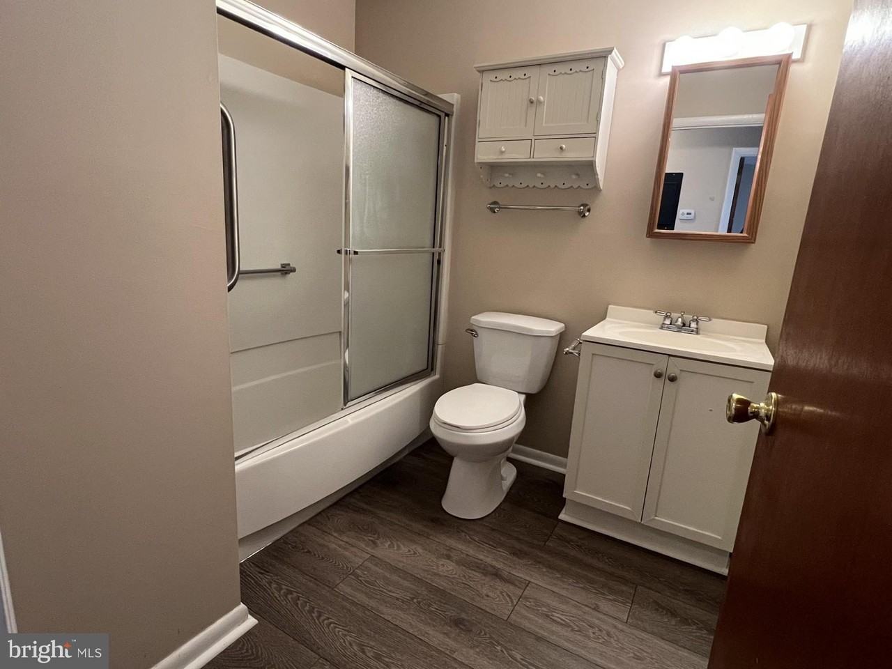 306 Walnut Court Way - Photo 7 of 11
