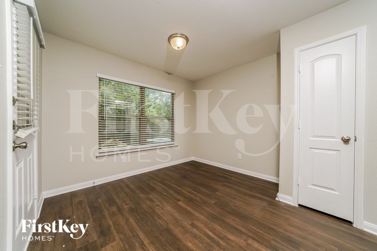 1310 Barrel Dr - Photo 4 of 16