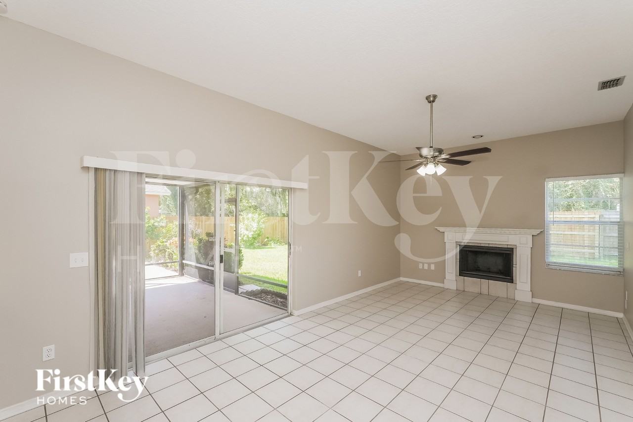 9712 Glenpointe Dr - Photo 3 of 16