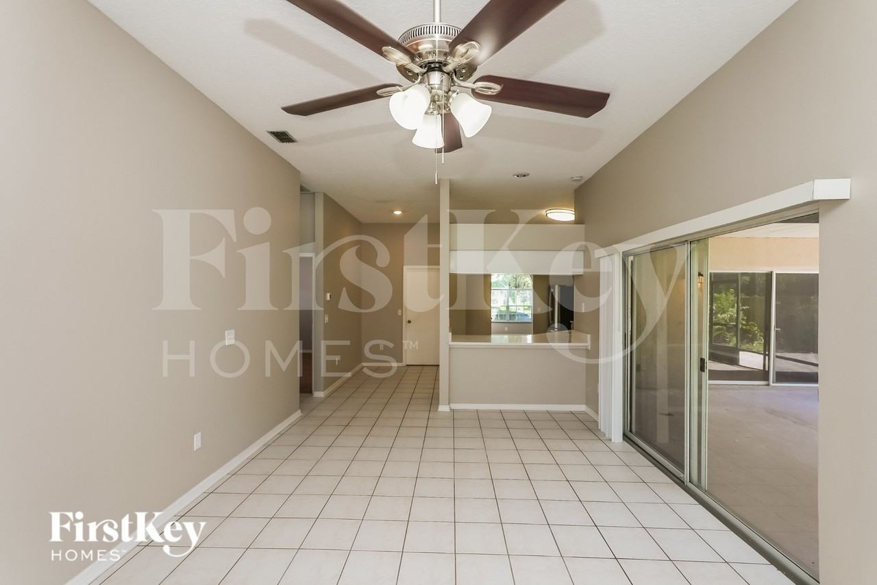 9712 Glenpointe Dr - Photo 4 of 16
