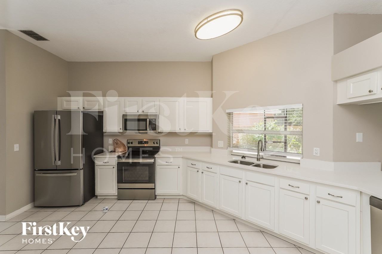 9712 Glenpointe Dr - Photo 6 of 16