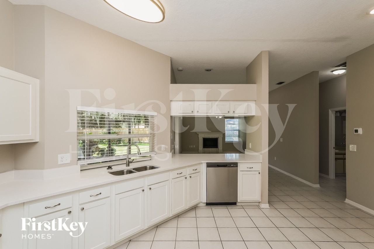 9712 Glenpointe Dr - Photo 7 of 16