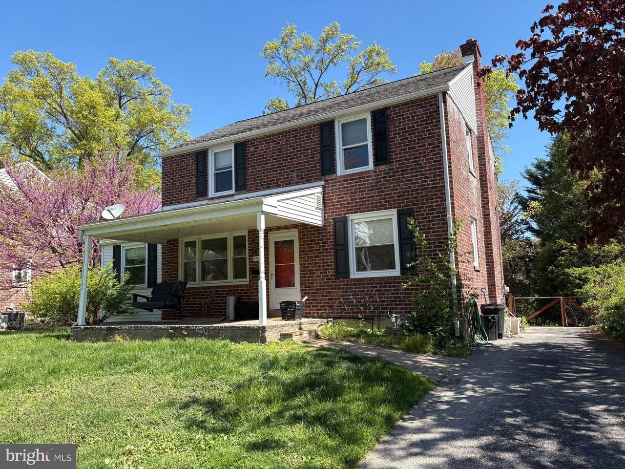 2515 Woodleigh Rd - Photo 2 of 31