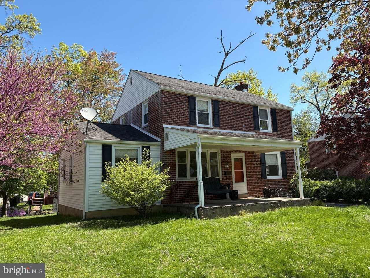 2515 Woodleigh Rd - Photo 3 of 31
