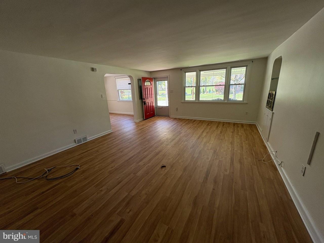 2515 Woodleigh Rd - Photo 4 of 31