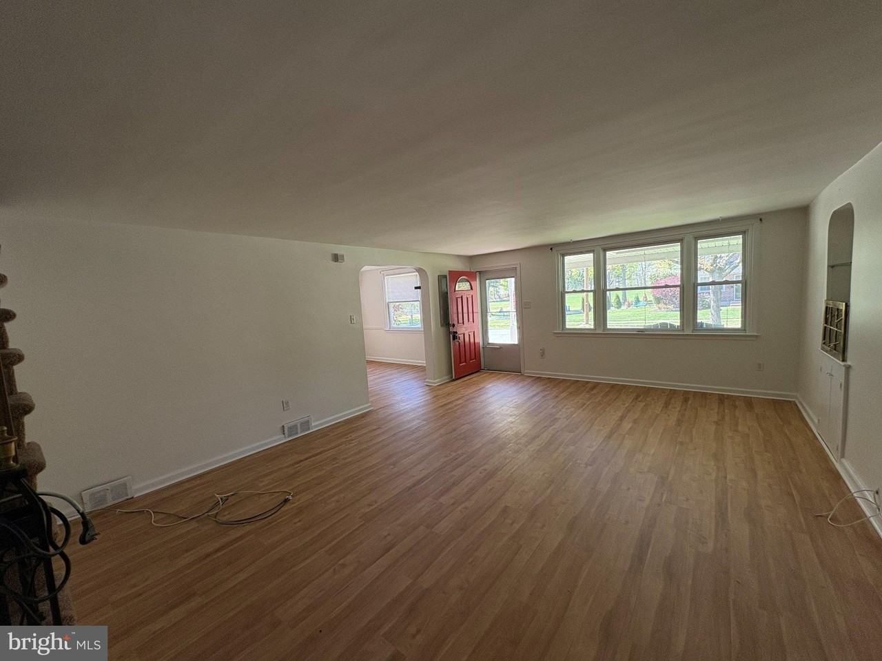 2515 Woodleigh Rd - Photo 5 of 31