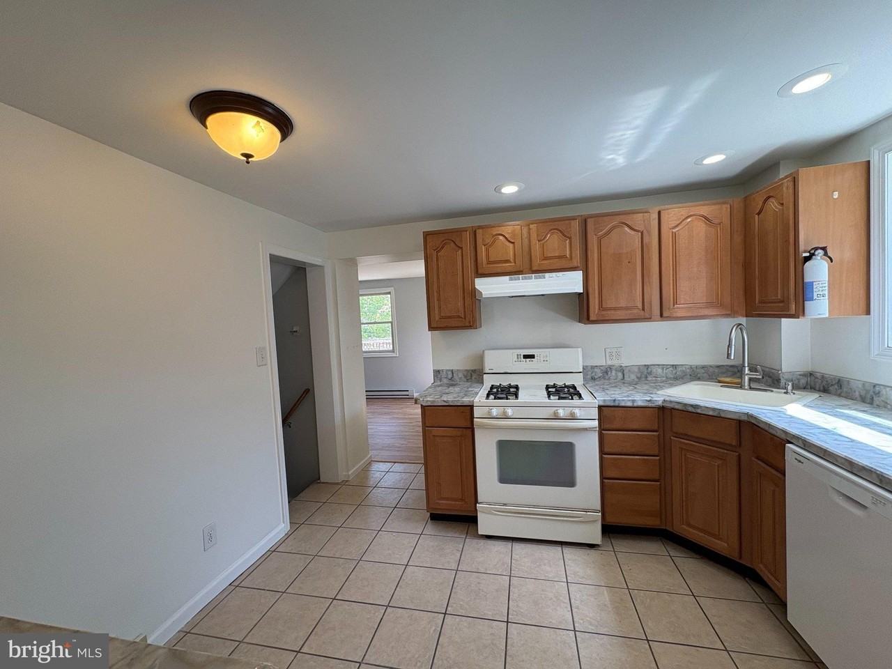 2515 Woodleigh Rd - Photo 7 of 31