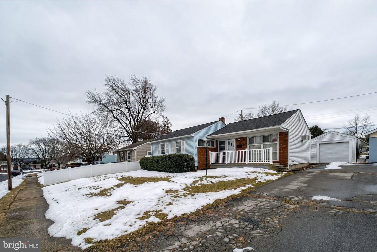 1569 Fleming St - Photo 2 of 14