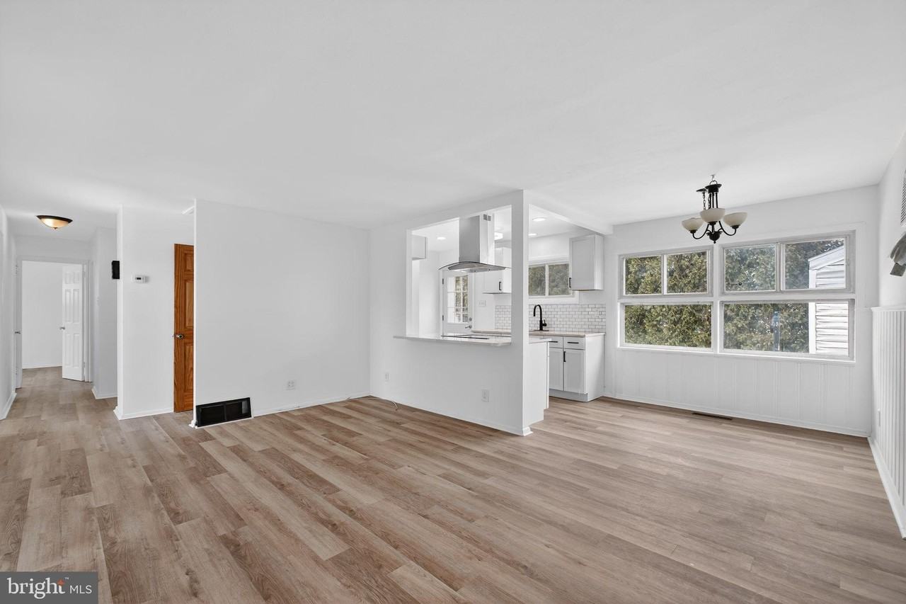 1569 Fleming St - Photo 5 of 14