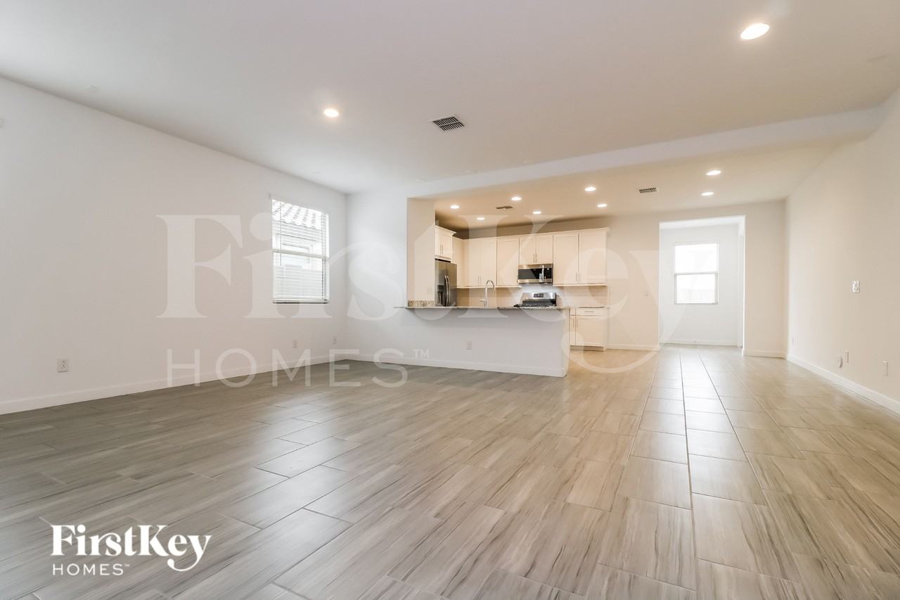 12516 W Kaler Dr - Photo 5 of 15