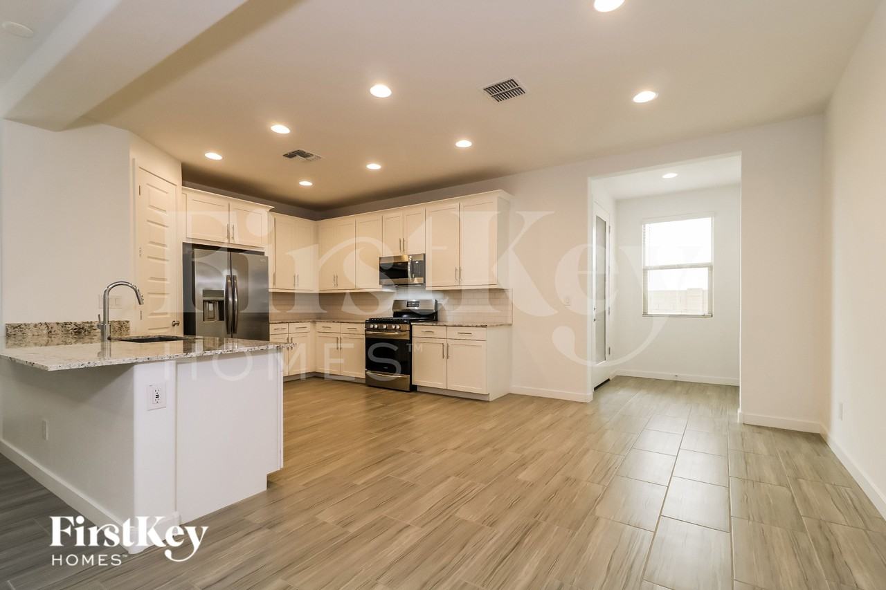 12516 W Kaler Dr - Photo 6 of 15
