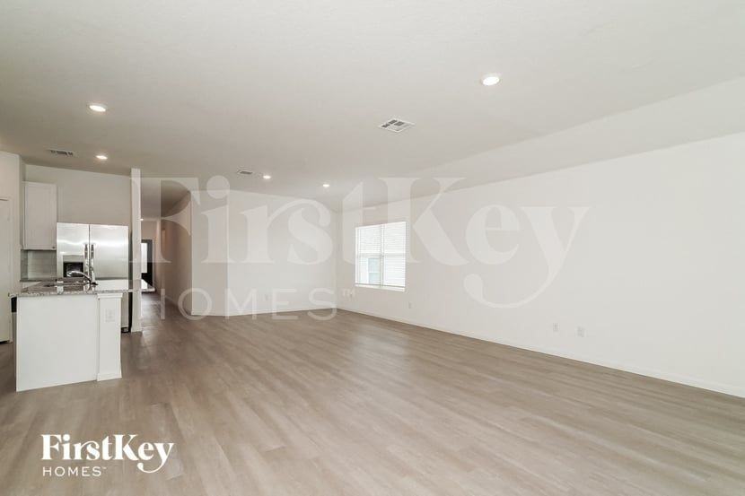 13003 Rosemary Cv - Photo 3 of 15