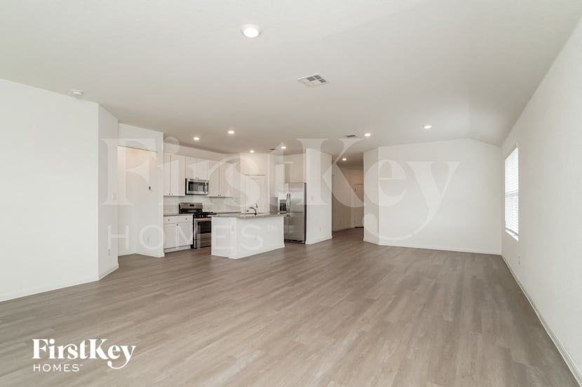 13003 Rosemary Cv - Photo 4 of 15