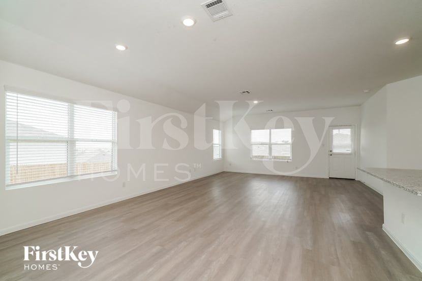 13003 Rosemary Cv - Photo 5 of 15