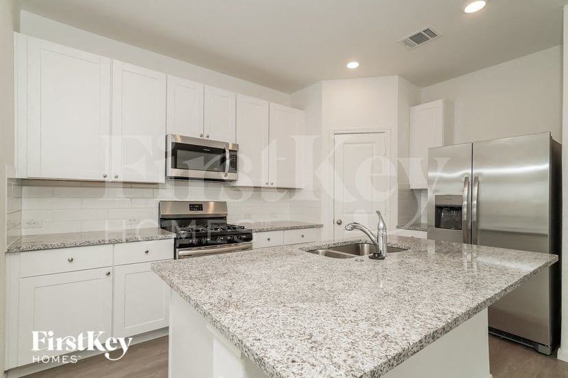 13003 Rosemary Cv - Photo 6 of 15