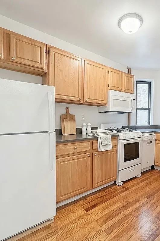 405 W 49th St #3E - Photo 6 of 6