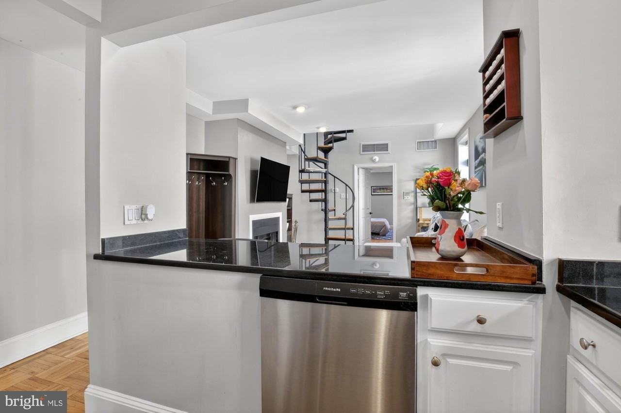 1714 Wallace St #5 - Photo 7 of 27