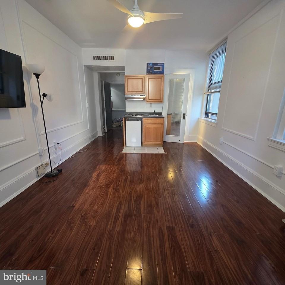 1324 Locust St #412 - Photo 2 of 20