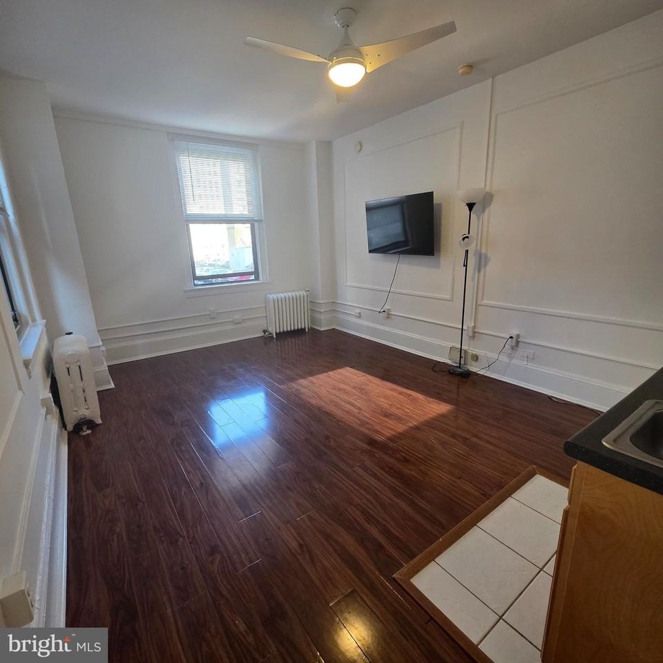 1324 Locust St #412 - Photo 6 of 20